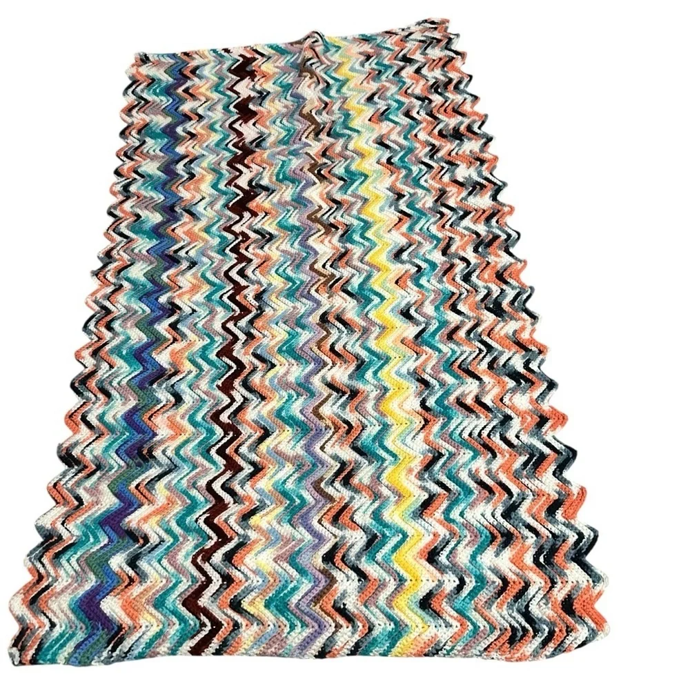 Multicolor Zigzag Pattern Throw Blanket